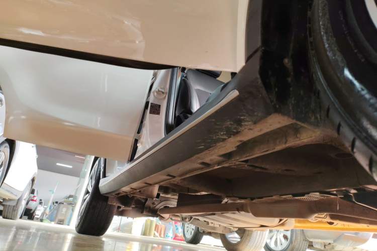 Used Roewe RX5 2019 20T Two-Wheel Drive Automatic 4G Connected Platinum Edition Right Side Sill