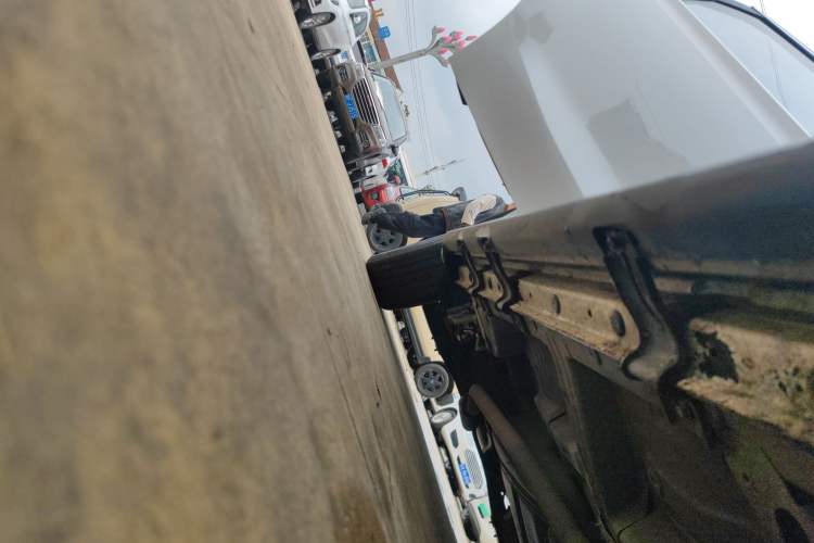 Used Roewe RX5 2019 20T Two-Wheel Drive Automatic 4G Connected Platinum Edition Right Side Sill