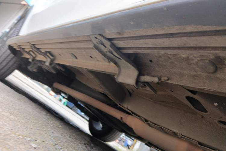 Used Roewe RX5 2019 20T Two-Wheel Drive Automatic 4G Connected Platinum Edition Right Side Sill