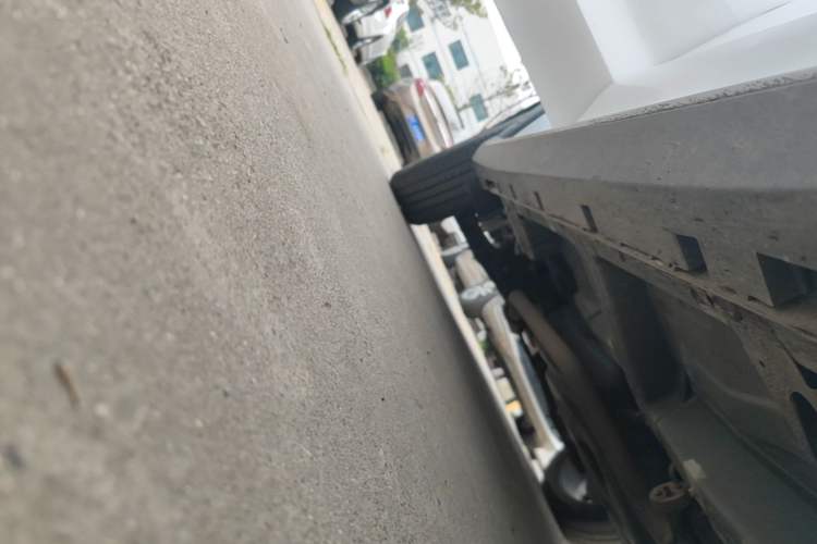Used Roewe RX5 2019 20T Two-Wheel Drive Automatic 4G Connected Platinum Edition Right Side Sill