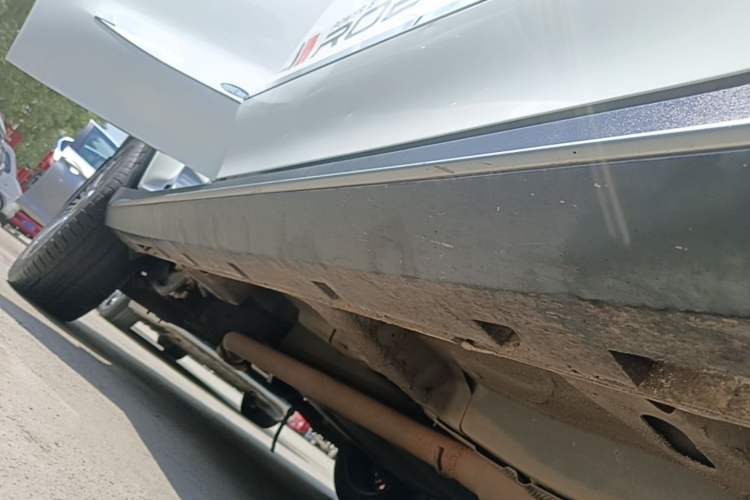 Used Roewe RX5 2019 30T Two-Wheel Drive Automatic Ali SmartConnect Platinum Edition Right Side Sill