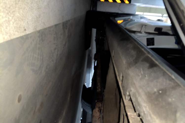 Used Roewe RX5 2019 20T Two-Wheel Drive Automatic 4G Connected Platinum Edition Right Side Sill