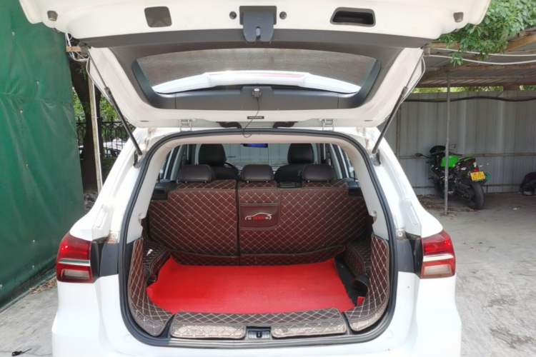 Used Roewe RX5 2019 20T Two-Wheel Drive Automatic 4G Connected Platinum Edition Trunk
