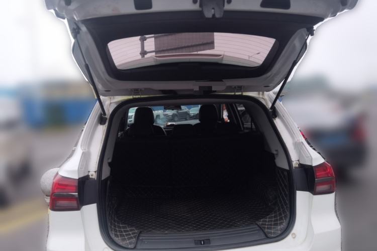 Used Roewe RX5 2019 20T Two-Wheel Drive Automatic 4G Connected Platinum Edition Trunk