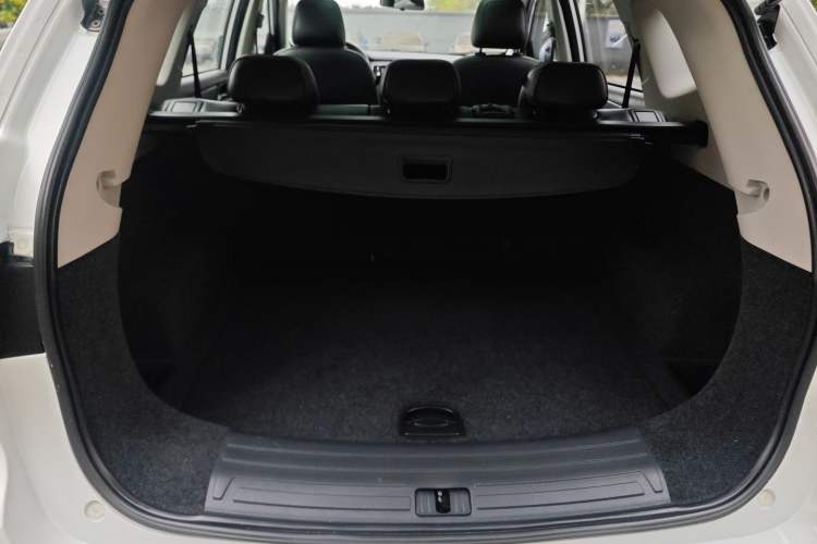 Used Roewe RX5 2019 20T Two-Wheel Drive Automatic 4G Connected Platinum Edition Trunk