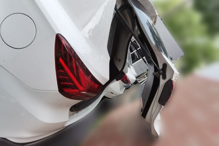 Used Roewe RX5 2019 20T Two-Wheel Drive Manual 4G Connect Platinum Edition Trunk