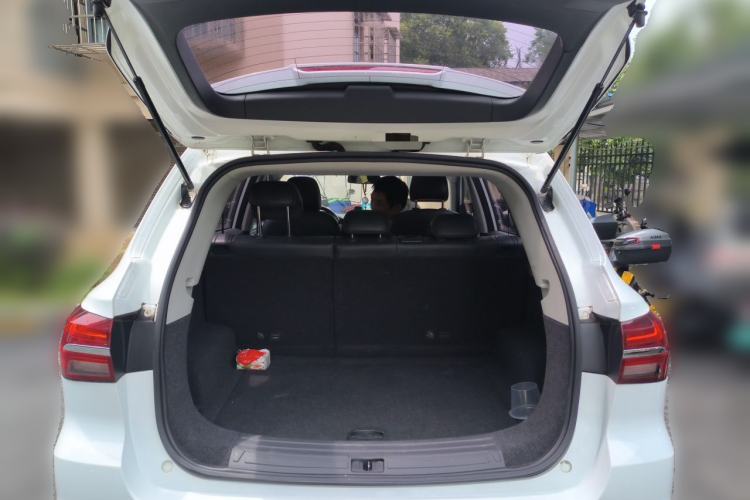 Used Roewe RX5 2019 20T Two-Wheel Drive Automatic 4G Connected Platinum Edition Trunk
