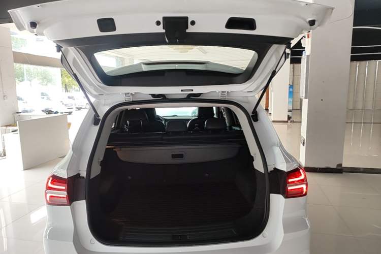 Used Roewe RX5 2019 20T Two-Wheel Drive Automatic 4G Connected Platinum Edition Trunk