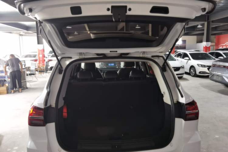 Used Roewe RX5 2019 20T Two-Wheel Drive Automatic Ali Smart Connectivity Platinum Edition Trunk
