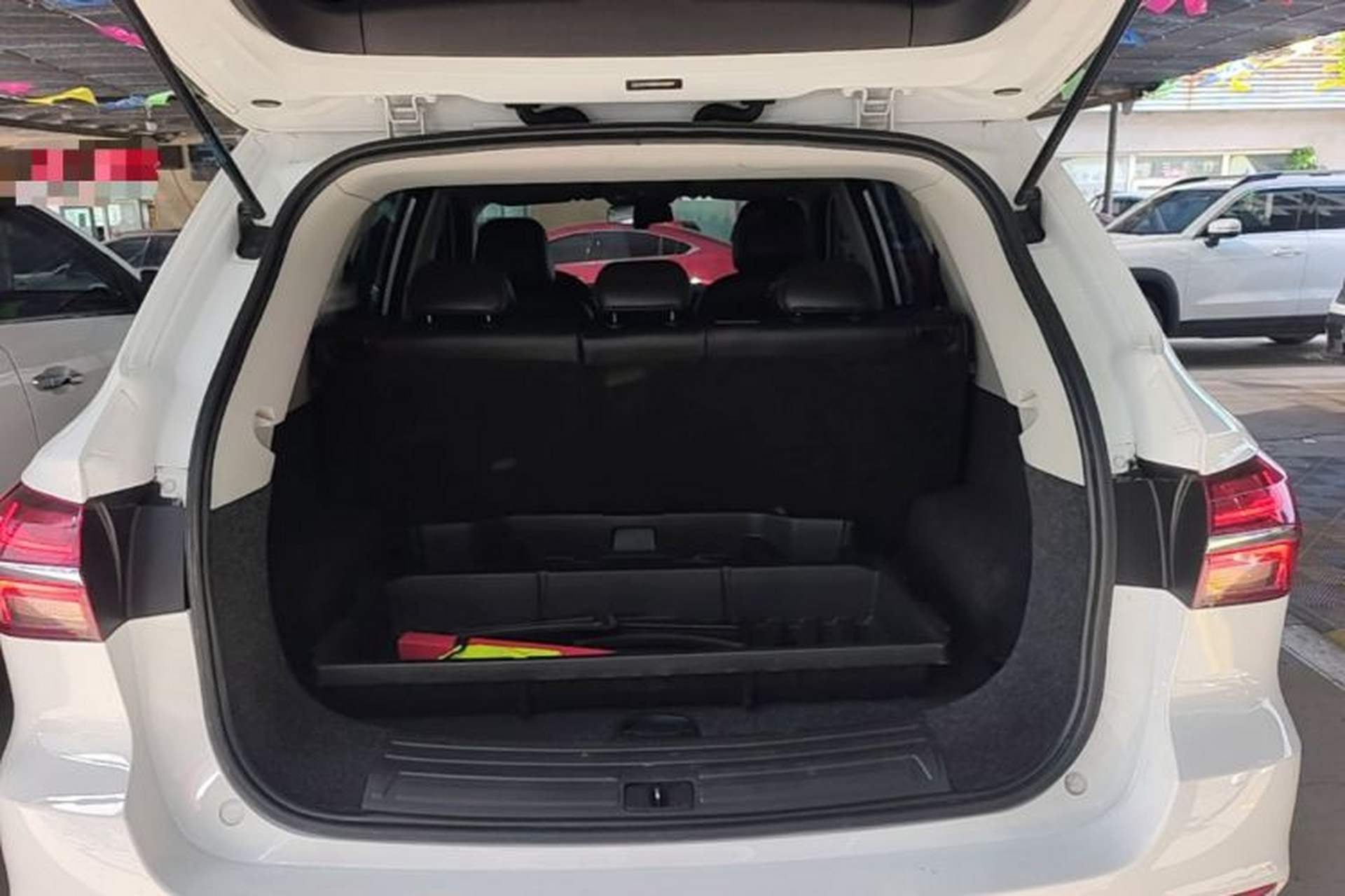 Used Roewe RX5 2019 20T Two-Wheel Drive Automatic 4G Connected Platinum Edition Trunk