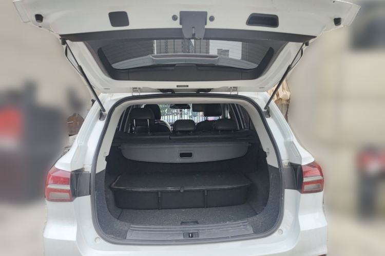 Used Roewe RX5 2019 20T Two-Wheel Drive Automatic 4G Connected Platinum Edition Trunk