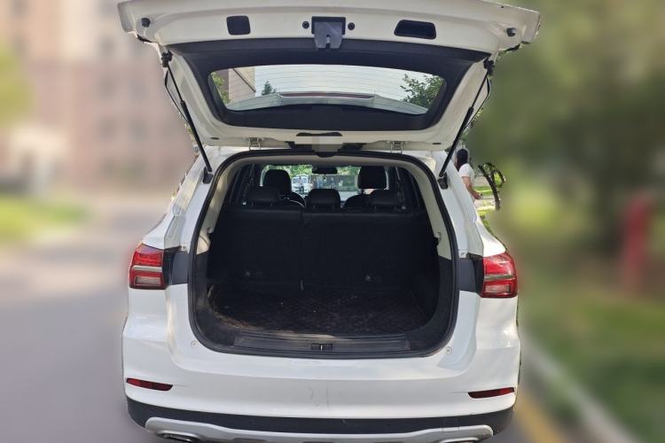 Used Roewe RX5 2019 20T Two-Wheel Drive Automatic 4G Connected Platinum Edition Trunk