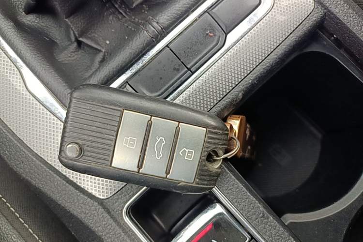 Used Roewe RX5 2019 20T Two-Wheel Drive Manual Ali Smart Network Platinum Edition Vehicle Key