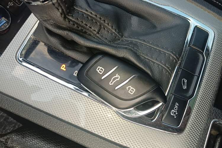 Used Roewe RX5 2019 20T Two-Wheel Drive Automatic Ali Smart Connectivity Platinum Edition Vehicle Key