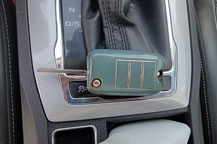 Used Roewe RX5 2019 30T Two-Wheel Drive Automatic Ali SmartConnect Platinum Edition Vehicle Key