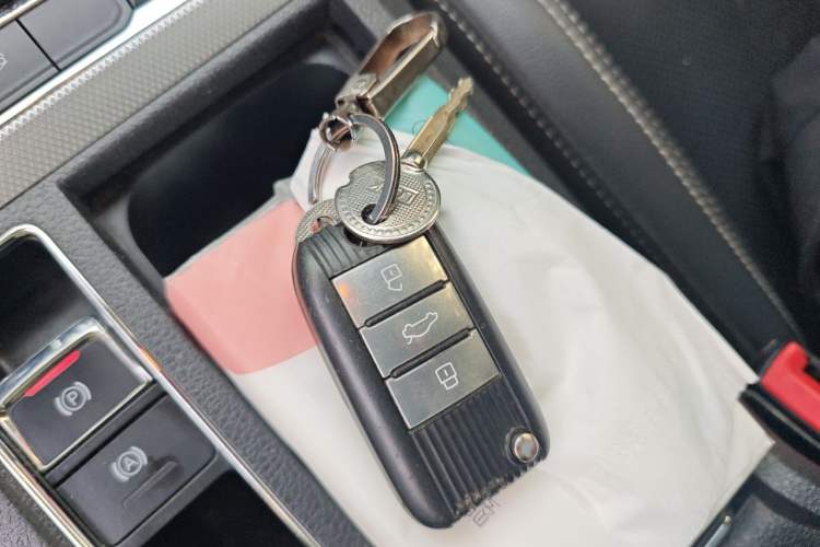 Used Roewe RX5 2019 20T Two-Wheel Drive Automatic 4G Connected Platinum Edition Vehicle Key