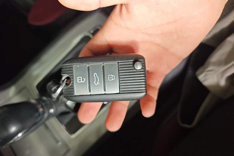 Used Roewe RX5 2019 20T Two-Wheel Drive Automatic Ali Smart Connectivity Platinum Edition Vehicle Key