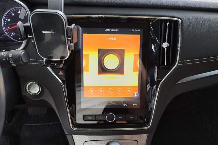 Used Roewe RX5 2020 20T Automatic 4G Connect Excellence Edition Audio And AC Panel