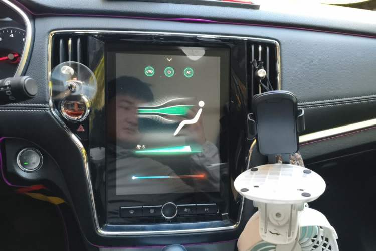 Used Roewe RX5 2020 20T Automatic 4G Connected Million Edition Audio And AC Panel