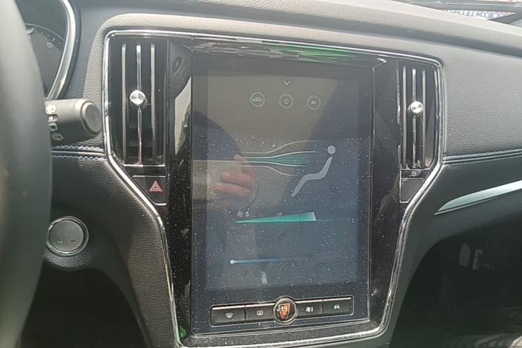 Used Roewe RX5 2020 20T Automatic 4G Connected Million-Dollar Flagship Edition Audio And AC Panel