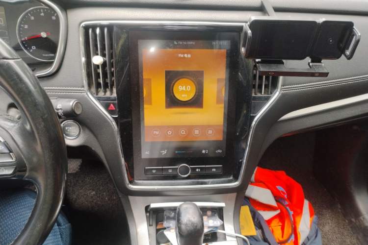 Used Roewe RX5 2020 20T Automatic 4G Connect Superior Flagship Edition Audio And AC Panel