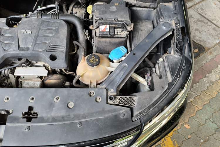 Used Roewe RX5 2020 20T Automatic 4G Connect Excellence Edition Engine Bay Left