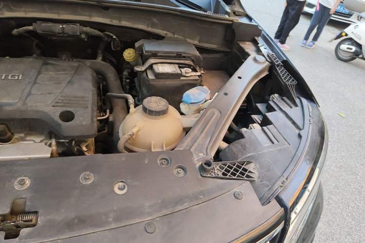 Used Roewe RX5 2020 20T Automatic 4G Connect Superior Flagship Edition Engine Bay Left