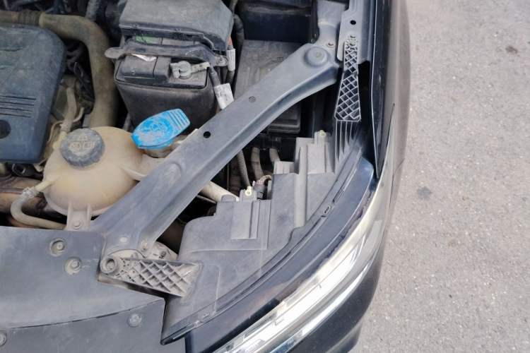 Used Roewe RX5 2020 20T Automatic 4G Connect Superior Flagship Edition Engine Bay Left