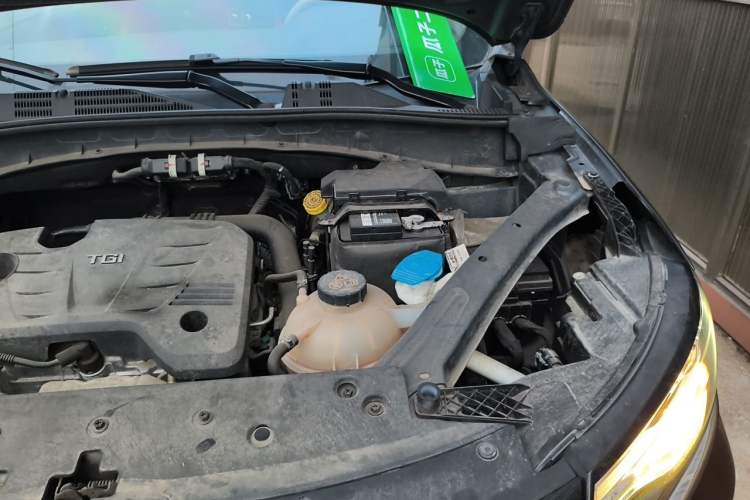 Used Roewe RX5 2020 20T Automatic 4G Connected Million Edition Engine Bay Left