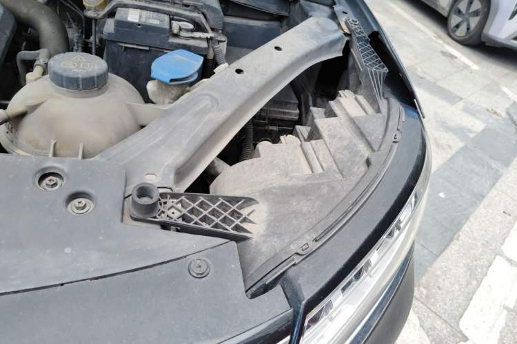 Used Roewe RX5 2020 20T Automatic 4G Connect Superior Flagship Edition Engine Bay Left