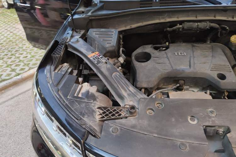 Used Roewe RX5 2020 20T Automatic 4G Connect Superior Flagship Edition Engine Bay Right