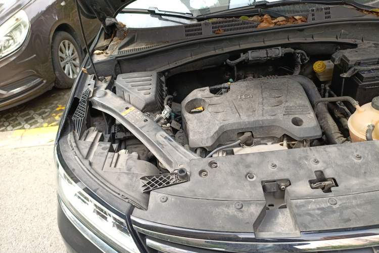 Used Roewe RX5 2020 20T Automatic 4G Connect Superior Flagship Edition Engine Bay Right