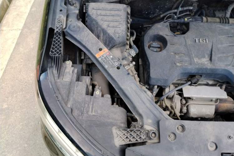 Used Roewe RX5 2020 20T Automatic 4G Connect Superior Flagship Edition Engine Bay Right