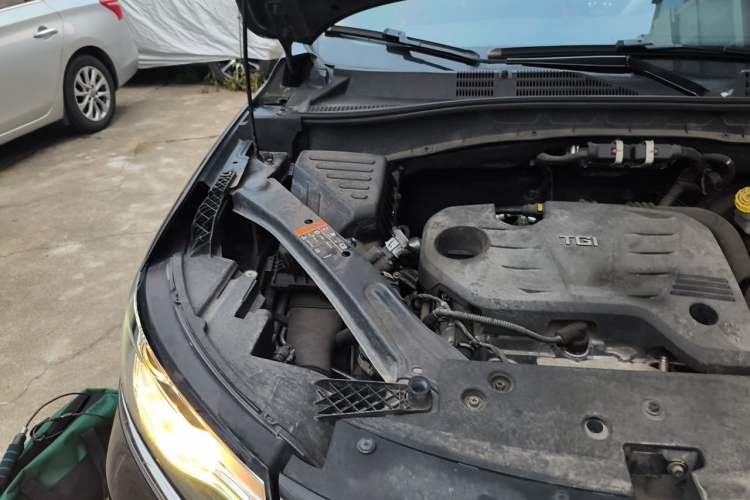Used Roewe RX5 2020 20T Automatic 4G Connected Million Edition Engine Bay Right