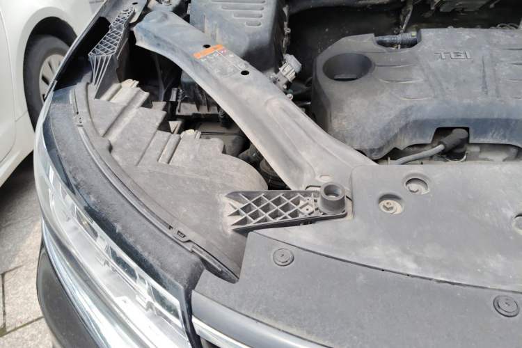 Used Roewe RX5 2020 20T Automatic 4G Connect Superior Flagship Edition Engine Bay Right