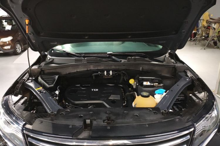 Used Roewe RX5 2020 20T Automatic 4G Connected Million Edition Engine Bay