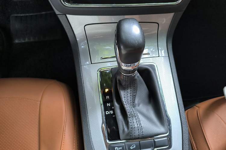 Used Roewe RX5 2020 20T Automatic 4G Connect Excellence Edition Gear Lever