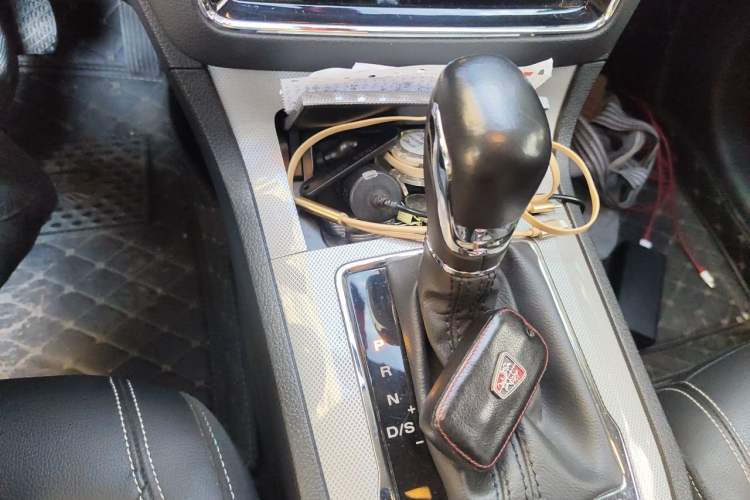 Used Roewe RX5 2020 20T Automatic 4G Connect Superior Flagship Edition Gear Lever