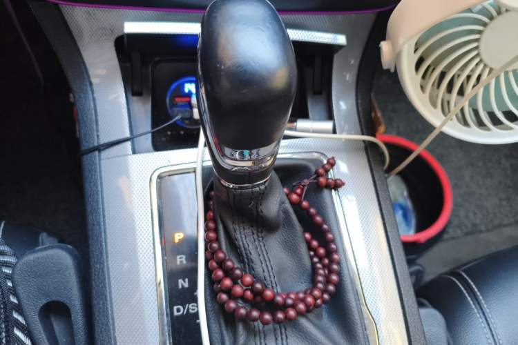 Used Roewe RX5 2020 20T Automatic 4G Connected Million Edition Gear Lever