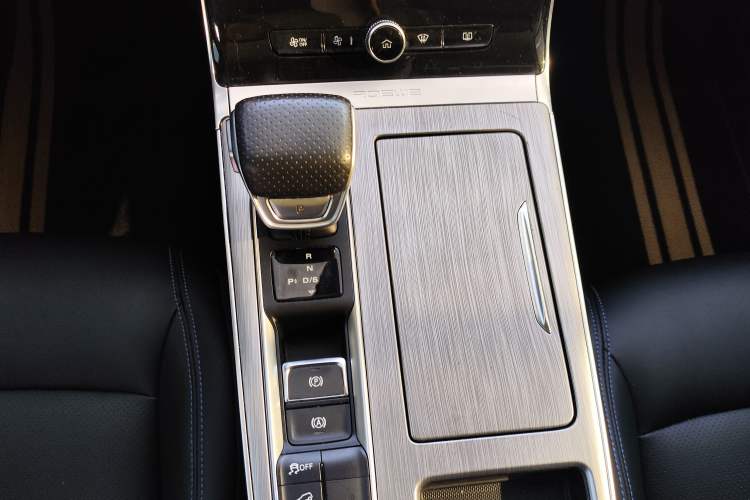 Used Roewe RX5 2020 PLUS 300TGI Automatic Ali National Style Luxury Edition Gear Lever