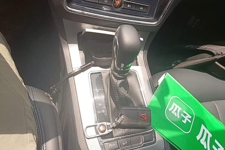 Used Roewe RX5 2020 20T Automatic 4G Connected Million-Dollar Flagship Edition Gear Lever