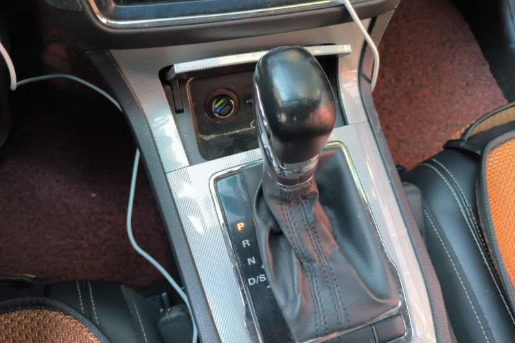 Used Roewe RX5 2020 20T Automatic 4G Connected Million Edition Gear Lever