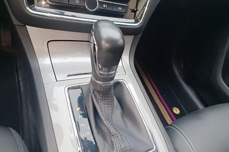Used Roewe RX5 2020 20T Automatic 4G Connect Superior Flagship Edition Gear Lever
