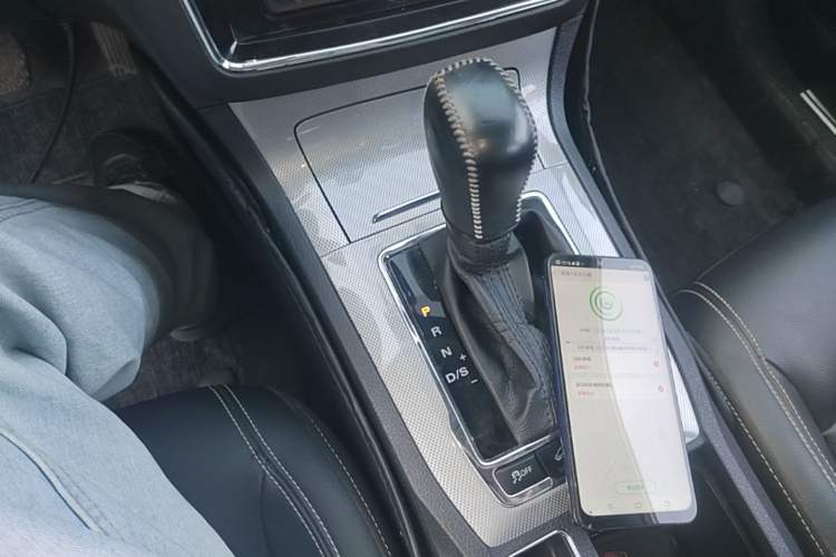 Used Roewe RX5 2020 20T Automatic 4G Connected Million Edition Gear Lever