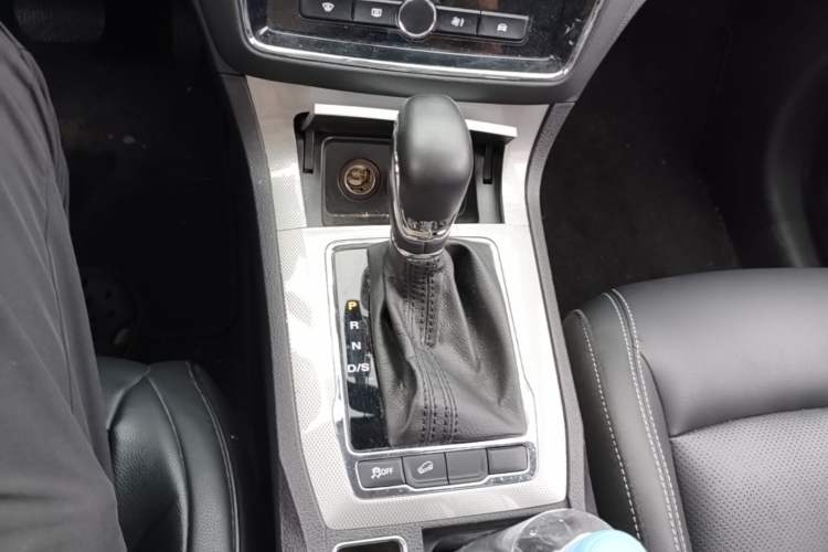 Used Roewe RX5 2020 20T Automatic 4G Connected Million-Dollar Flagship Edition Gear Lever