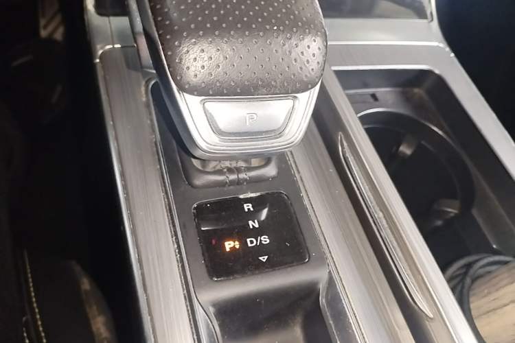 Used Roewe RX5 2020 PLUS 300TGI Automatic Ali National Style Ronglin Edition Gear Lever
