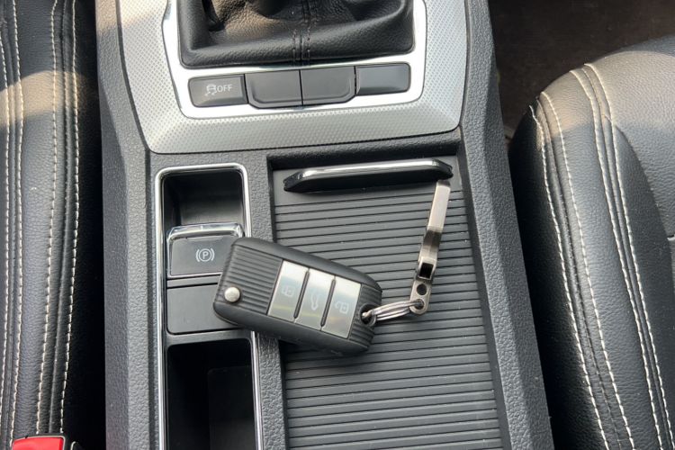 Used Roewe RX5 2020 20T Manual 4G Connect Million Edition Interior 1