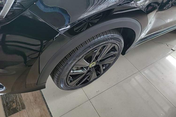 Used Roewe RX5 2020 PLUS 300TGI Automatic Ali National Trend Flagship Edition Left Front Wheel Hub