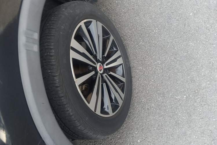 Used Roewe RX5 2020 20T Automatic 4G Connect Superior Flagship Edition Left Front Wheel Hub