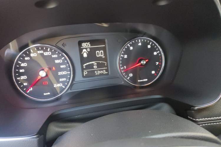 Used Roewe RX5 2020 20T Automatic 4G Connect Superior Flagship Edition Odometer Close Up